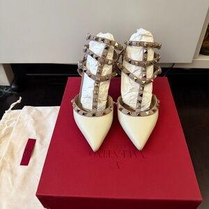 Valentino Garavani ROCKSTUD calfskin leather CAGED PUMP 65MM  ivory